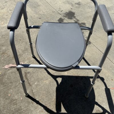 Commode - Item #405 - Service Charge $10