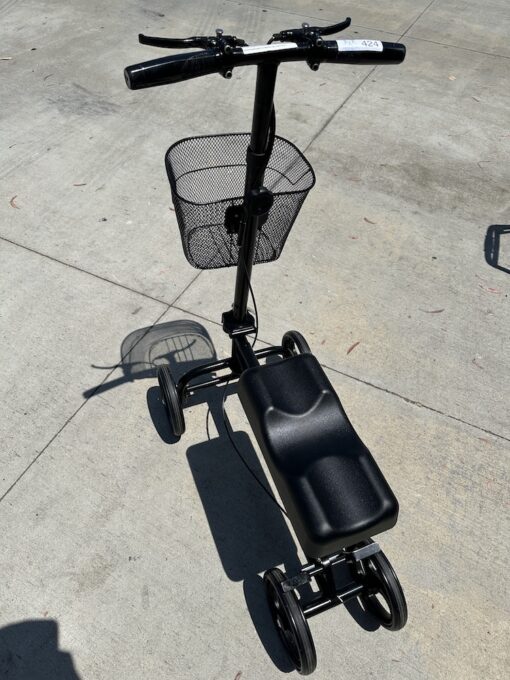 Knee Scooter with Basket – Item #424 – Service Charge $10